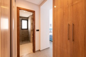 2 habitaciones, tabla de planchar con plancha y wifi gratis 