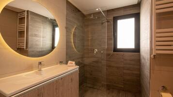 Pengering rambut dan handuk