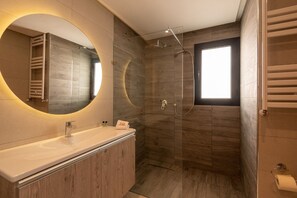 Hair dryer, towels - Gustave Flaubert (La Marsa)