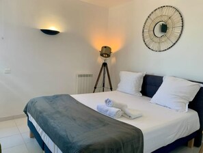 1 quarto, Wi-Fi de cortesia, roupa de cama