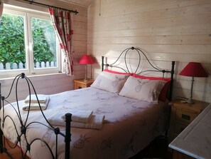 2 bedrooms, iron/ironing board, travel cot, free WiFi