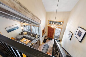 Smart TV, fireplace, books, offices