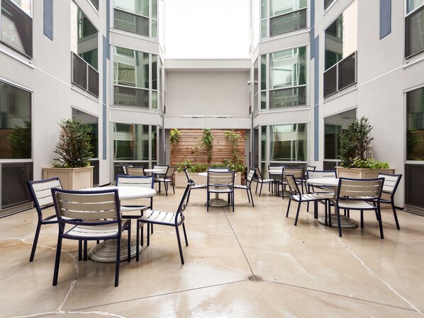 Apartamento, 2 habitaciones | Restaurante al aire libre