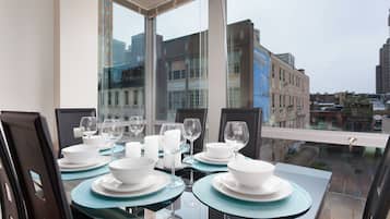Apartment, 2 Bedrooms | Dining