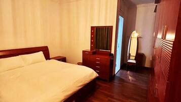 3 chambres, fer et planche à repasser, Wi-Fi, draps fournis