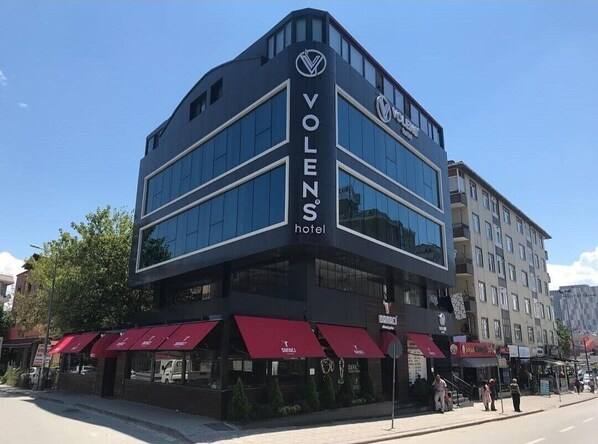 A modern hotel building with a prominent 'VOLENS hotel' sign. - Volens Hotel - All inclusive (Gebze)
