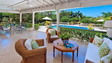 Villa, 4 Bedrooms | Outdoor dining