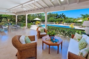 Villa, 4 Bedrooms | Outdoor dining