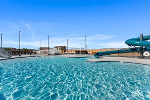 House, 4 Bedrooms | Pool