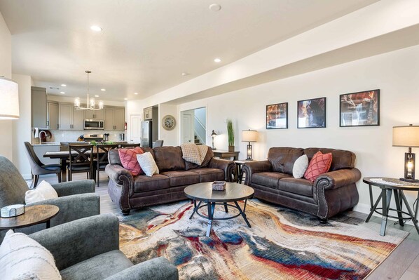 House, 4 Bedrooms | Living area | Smart TV, streaming services