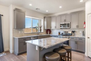 House, 4 Bedrooms | Private kitchen | Fridge, oven, coffee/tea maker, toaster - Flip Flop Therapy 4 Bedroom Home (Washington)