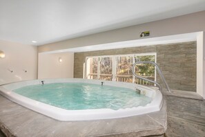 Apartment, 2 Schlafzimmer | Innen-Whirlpool