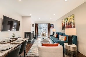 Apartamento, 2 habitaciones | Zona de estar | Una Smart TV