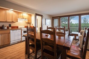 Interior - Seventh Mountain 1123 3 Bedroom Condo by RedAwning (Bend)