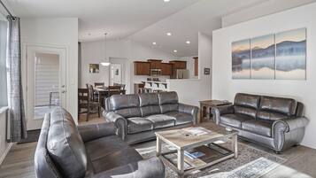 Maison, 4 chambres | Aire de séjour