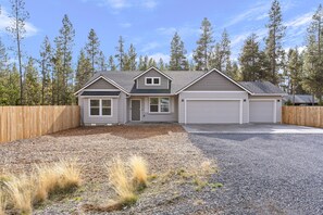 House, 4 Bedrooms | Exterior