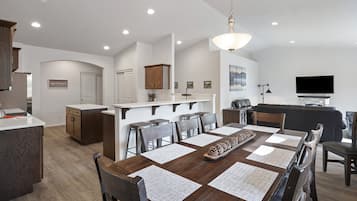 Rumah, 4 kamar tidur | Dapur pribadi | Lemari es, oven, mesin pembuat kopi/teh, dan pemanggang roti