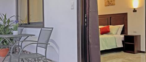 Comfort Cabin, 1 Queen Bed with Sofa bed, Kitchenette, Garden View | Balcony