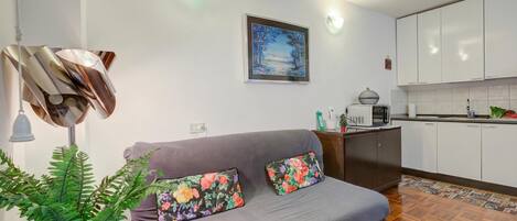 Family Apartment, Multiple Bedrooms (Studio Saturno 23 in the city center) | Living room