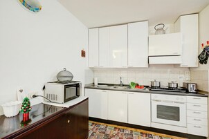 Family Apartment, 1 Bedroom, Balcony (Studio Saturno 23 in the city center) | Private kitchenette | Dining table