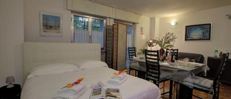 Family Apartment, Multiple Bedrooms (Studio Saturno 23 in the city center) | 1 bedroom, WiFi, bed sheets