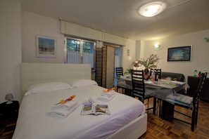 1 室のベッドルーム、WiFi、ベッドシーツ