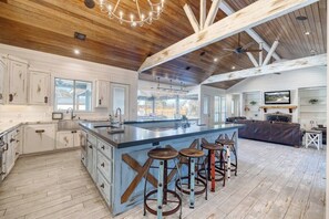 Interior - Whiskey Rio @ Frio Premier Rental Homes (Concan)