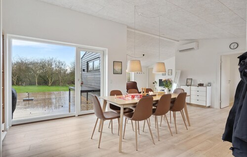 Amazing home in Spøttrup with WiFi