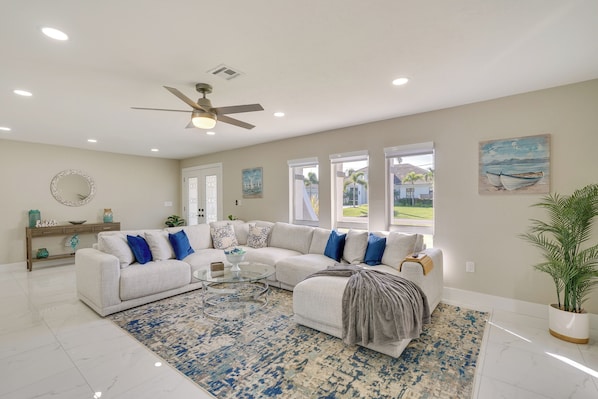 Interior - Screened Lanai w/ TV: Waterfront Cape Coral Home! (Cape Coral)