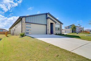 House (4 Bedrooms) | Interior - 10 Mi to Dtwn: Bright Austin Gem w/ Pool Access (Austin)
