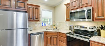 The Hammock Cottage w/ Fire Pit < 1 Mi to Beach!