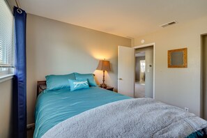 2 bedrooms, laptop workspace, iron/ironing board, free cribs/infant beds - Pet-friendly San Jose Vacation Rental w/ Patio! (San Jose)