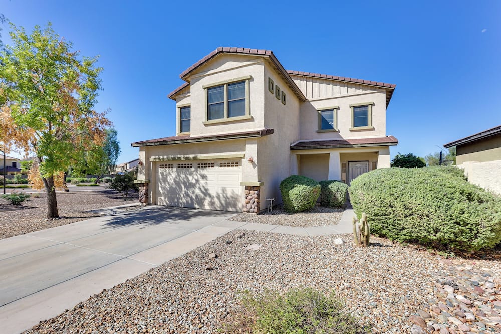 Spacious Surprise Home w/ Outdoor Pool + Game Room - Wittmann, AZ