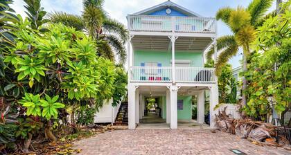 Waterfront Key West Oasis w/ Float Dock!