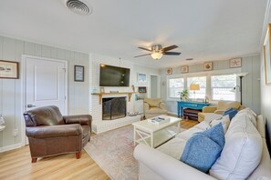 Interior - Beachy Wilmington Home: 6 Mi to Riverwalk + Dtwn! (Wilmington)