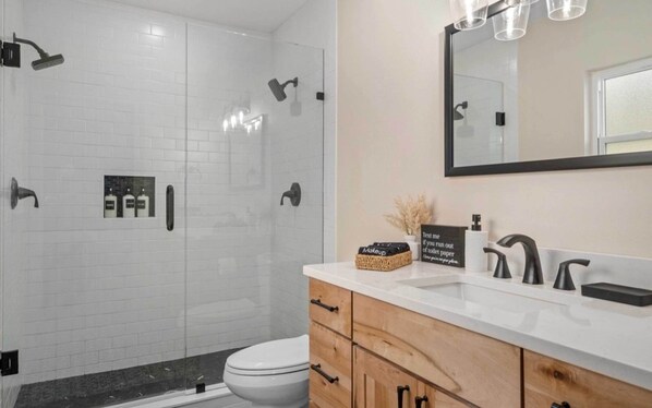 House (3 Bedrooms) | Interior - Lakefront Inverness Getaway w/ Kayaks & Bikes! (Inverness)