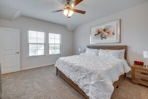 3 bedrooms, bed sheets - Chic Mesquite Townhome ~ 11 Mi to Downtown Dallas! (Mesquite)