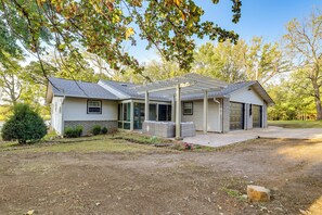 Interior - Private Boat Dock: Family-friendly Grove Getaway (Grove)