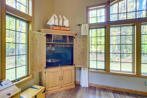 House (4 Bedrooms) | Interior - Family-friendly Home in Sturgeon Bay w/ Backyard (Sturgeon Bay)