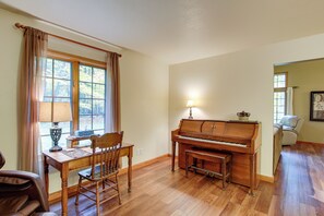 House (4 Bedrooms) | Interior - Family-friendly Home in Sturgeon Bay w/ Backyard (Sturgeon Bay)