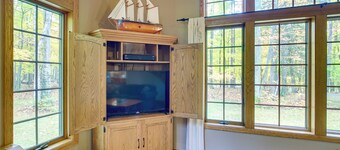 Family-friendly Home in Sturgeon Bay w/ Backyard