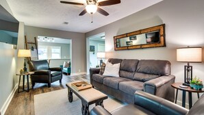 Unclassified image, 2 of 24, button - Cotter Home With Gas Grill: Walk to White River! (Cotter)
