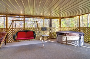 House (3 Bedrooms) | Interior - Burnside Resort Cabin w/ Hot Tub & Outdoor Spots! (Burnside)