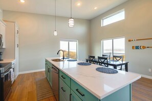 House (2 Bedrooms) | Interior - Views of Lewis & Clark Lake - Modern Apt w/ Deck (Crofton)