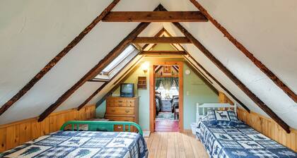 Peaceful Oakfield Cabin on Mattawamkeag River!