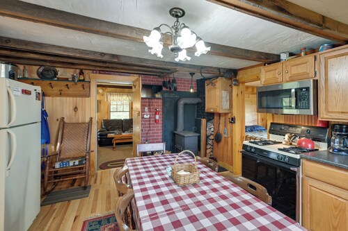 Peaceful Oakfield Cabin on Mattawamkeag River!