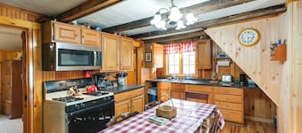 Peaceful Oakfield Cabin on Mattawamkeag River!