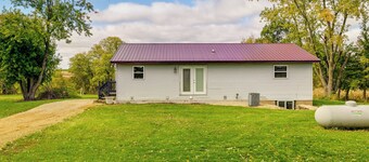 Charming Rockland Retreat w/ Deck & Grill!