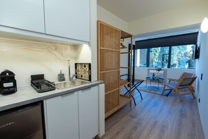 标准开间 | 客房内保险箱、遮光窗帘、熨斗/熨衣板、免费 WiFi