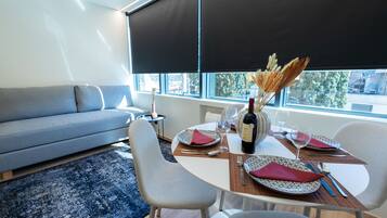 Monolocale Superior | Area soggiorno | Smart TV 40 pollici con canali digitali